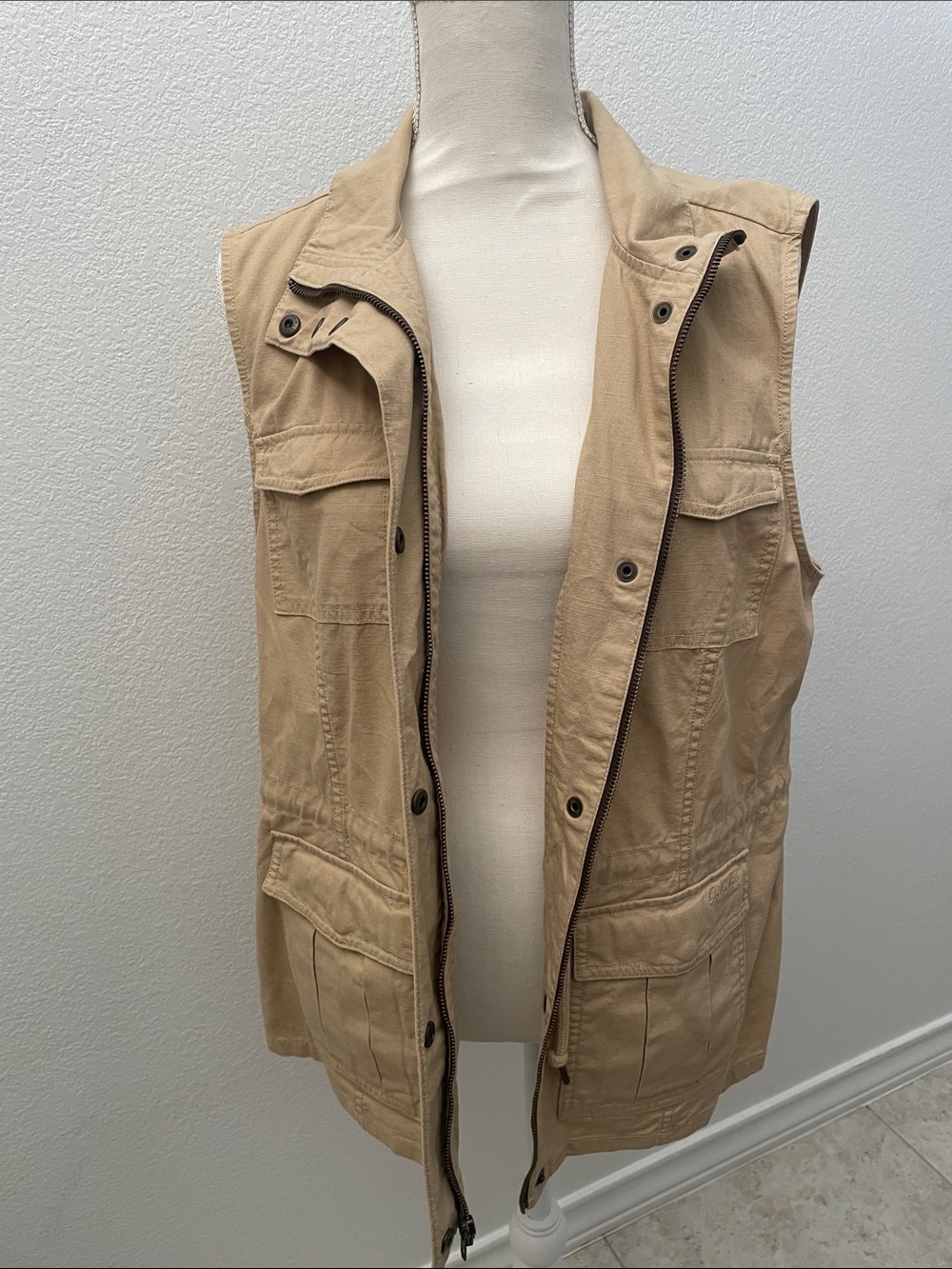Cabela’s Women’s Utility Khaki Vest Pockets Hiking Camping - Picture 5 of 10